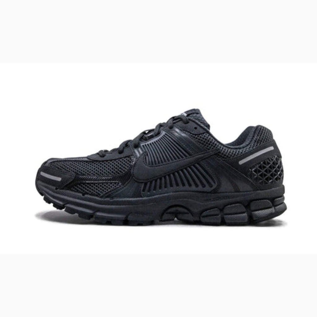 Nike Vomero 5 "Triple Black"